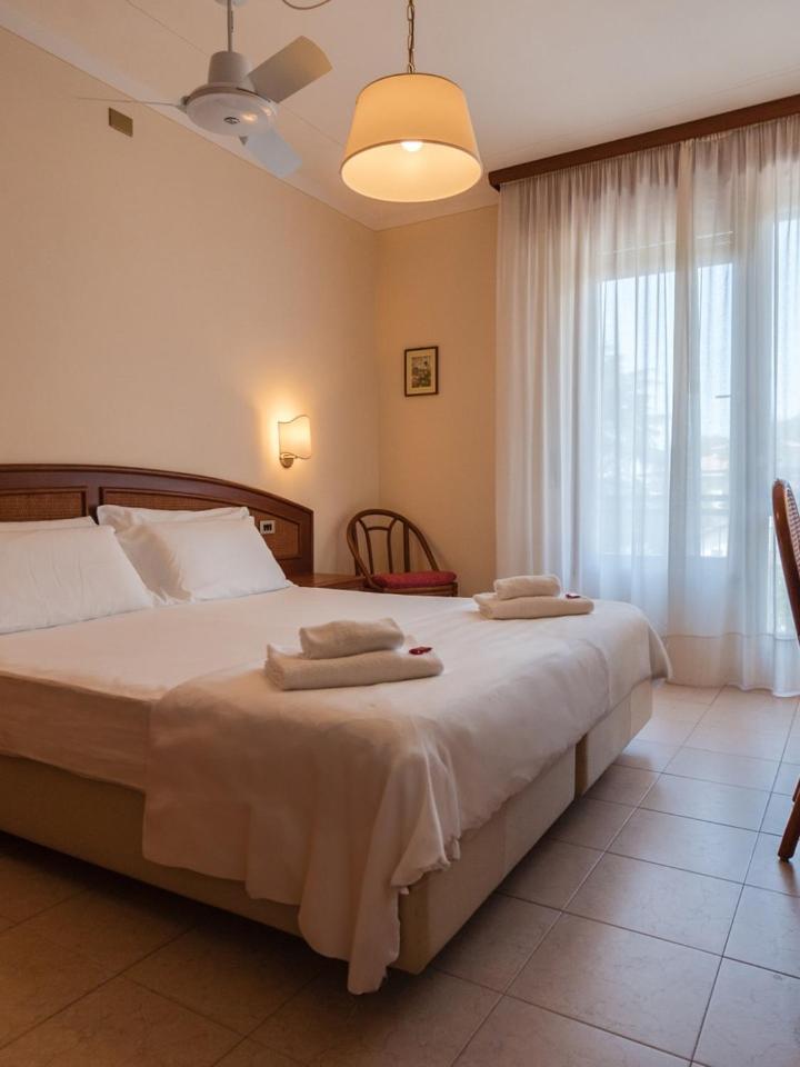 Hotel Gabbiano - Garda Lake Collection エクステリア 写真