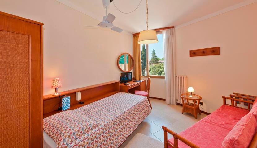 Hotel Gabbiano - Garda Lake Collection エクステリア 写真