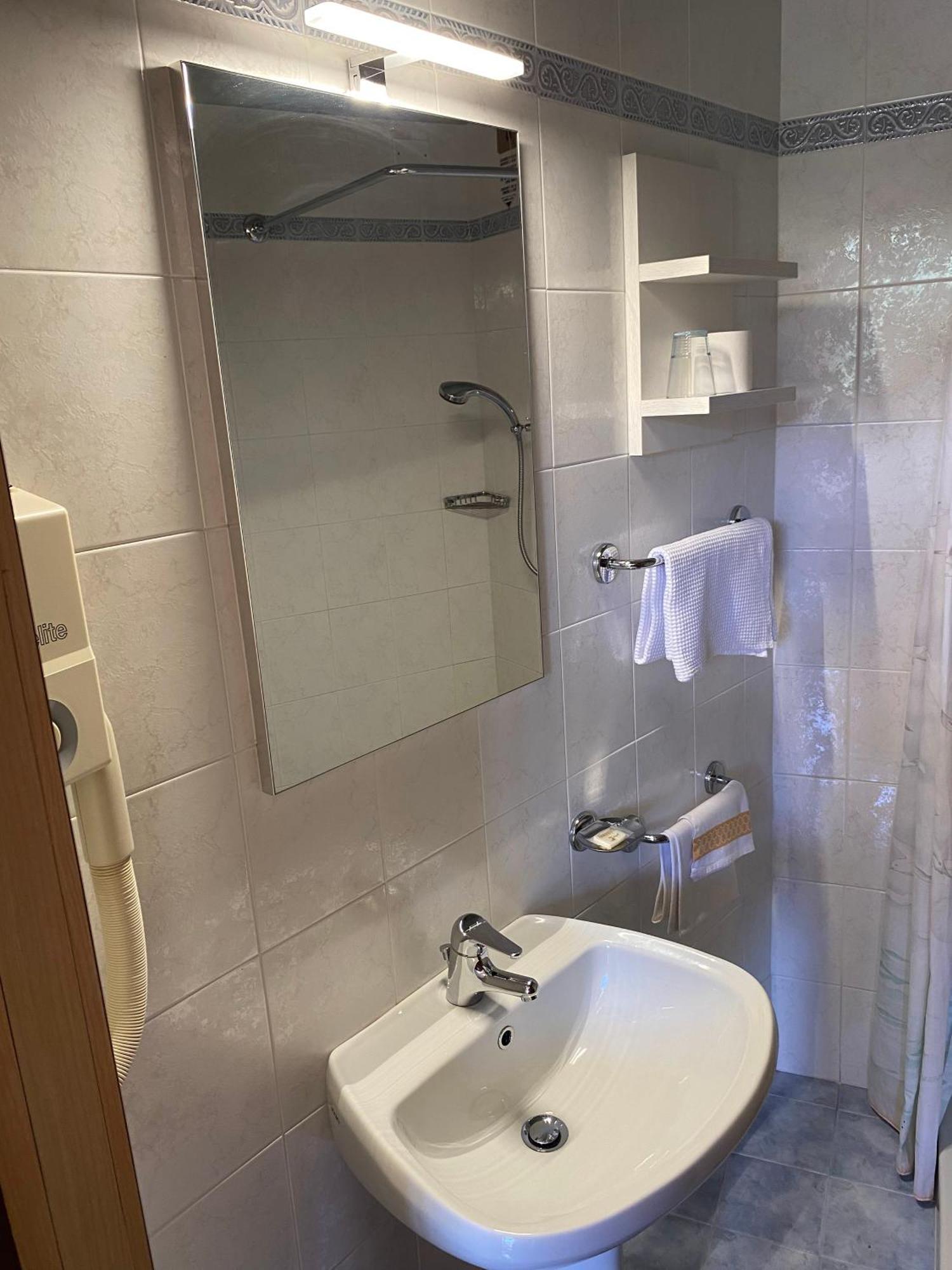 Hotel Gabbiano - Garda Lake Collection エクステリア 写真