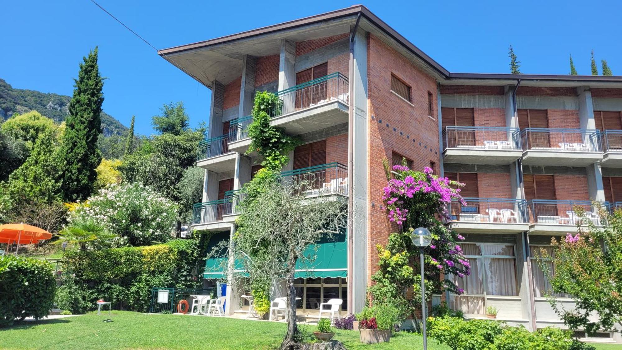 Hotel Gabbiano - Garda Lake Collection エクステリア 写真